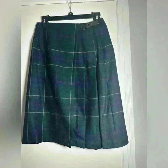 Vintage. Pendleton Petite Virgin Wool Green Plaid Pencil Skirt. Leather Strap. - Picture 7 of 10